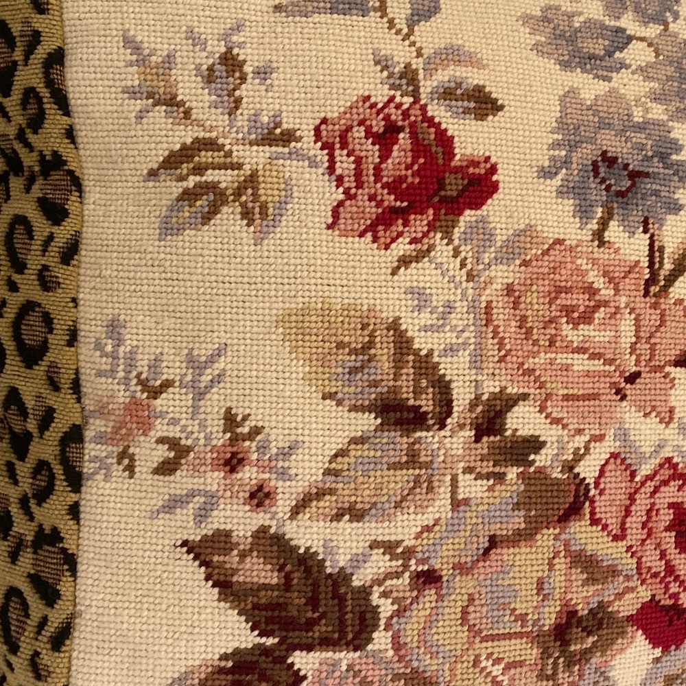 🌟Beautiful Embroidered Pillow - Picture 2 of 16